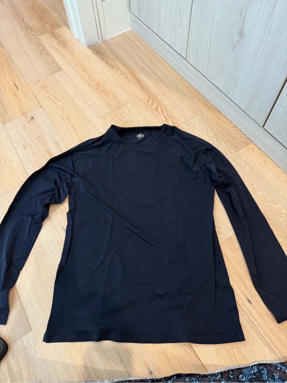 ALO Yoga Men’s Long Sleeve Black Performance Shirt